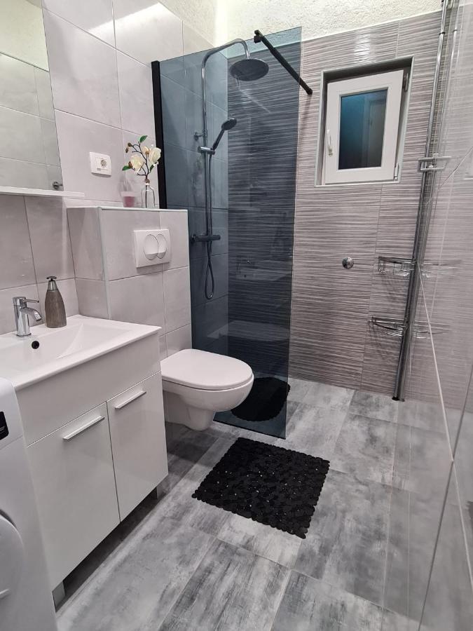 Roza 2 * Ploce (Dubrovnik-Neretva)